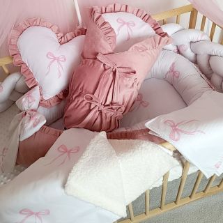 Nová kolekcia Ružové mašličky a štýlová výbavička pre princeznú. Páperová zavinovačka, maxi hniezdo s mašľou, waflová...